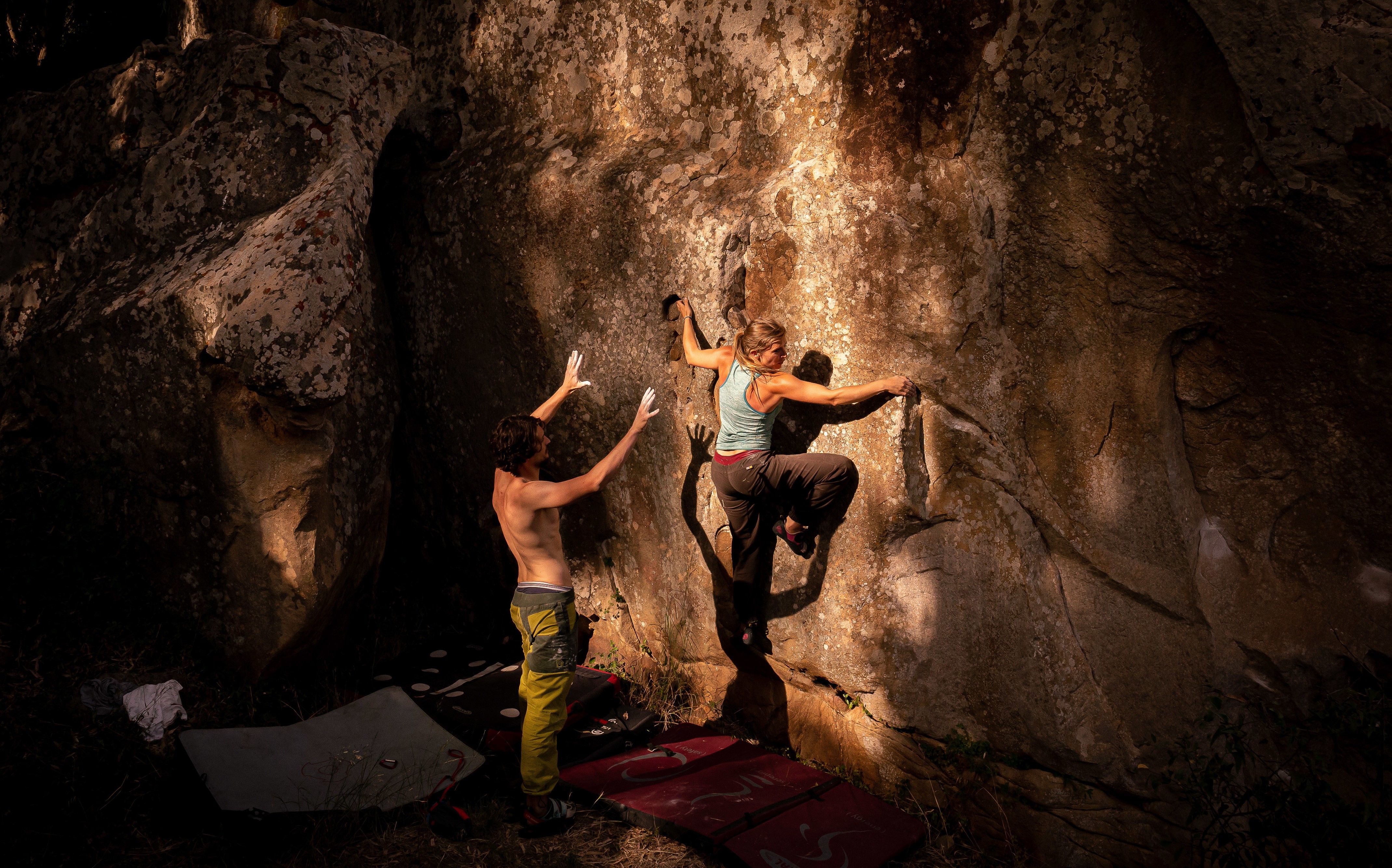 Two boulderers in Sicily