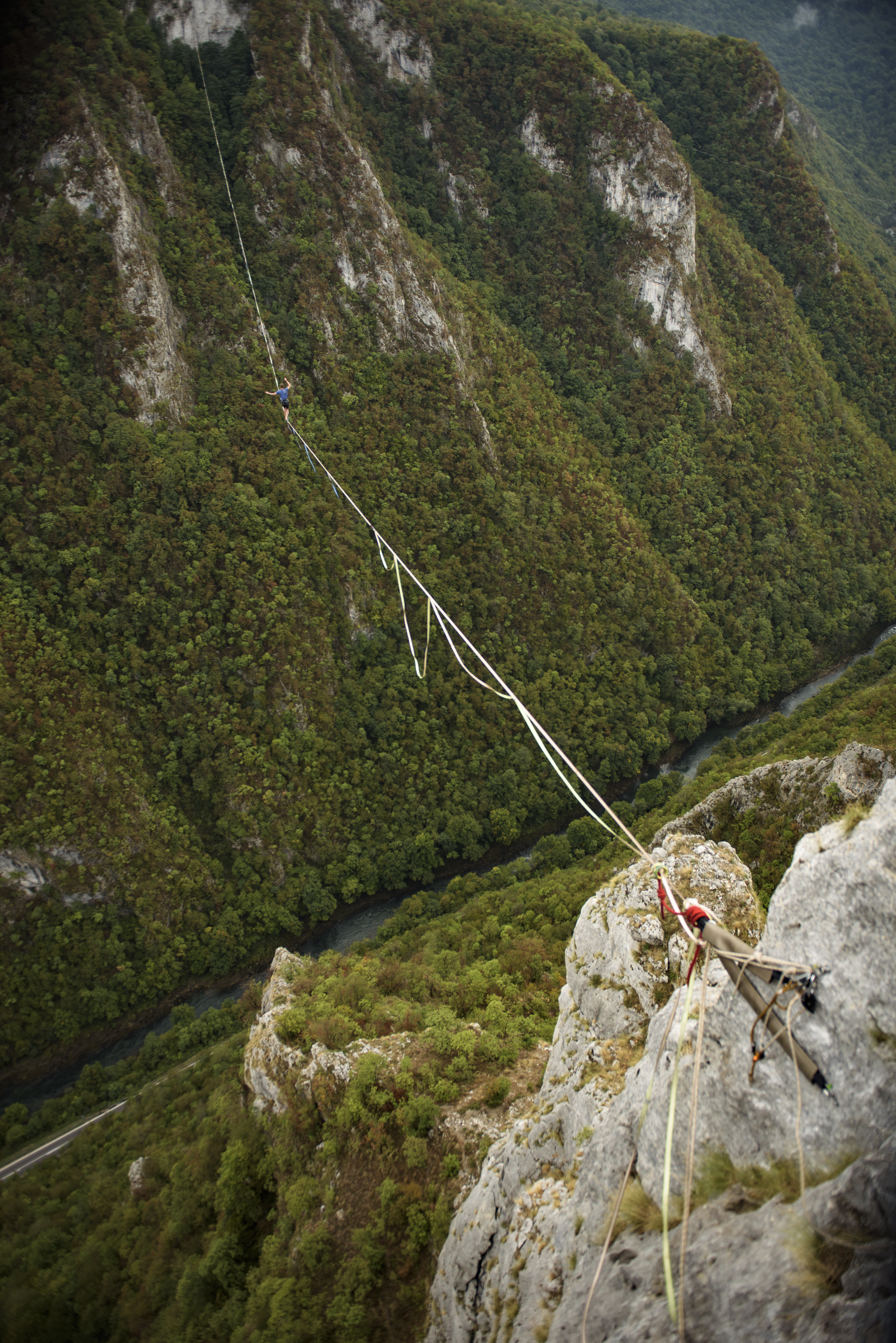 Highlining in Tijesno during the Drill & Chill festival