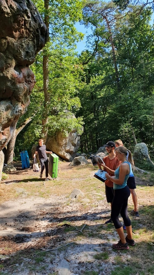 boulderers looking at a topo for Mont Ussy in the Fontainebleau forest