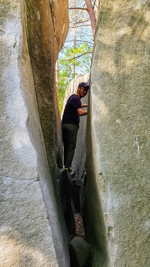 crack climbing in the Fontainebleau forest