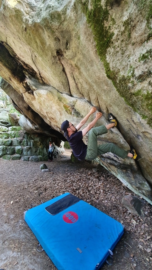Bouldering in Mont Ussy, Fontaineblea