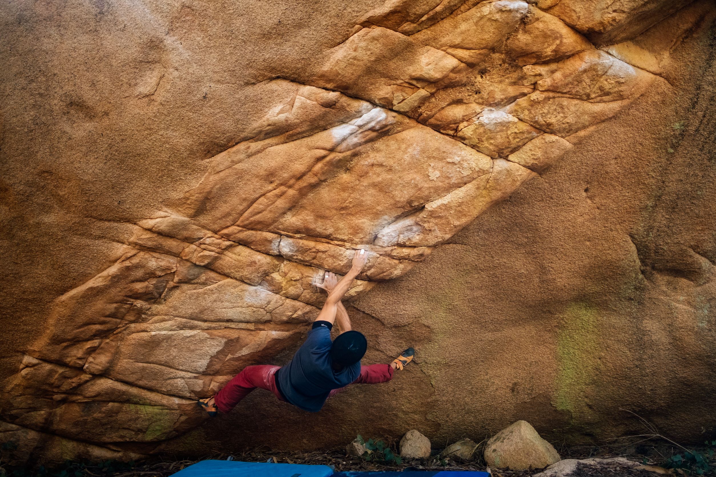 A climber on a boulder problem in the Albarrasintra sector of Sintra